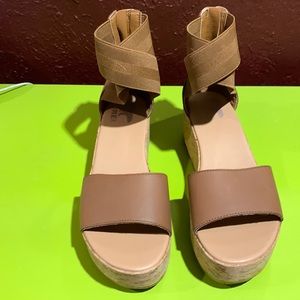 Sorel brown platform sandal.